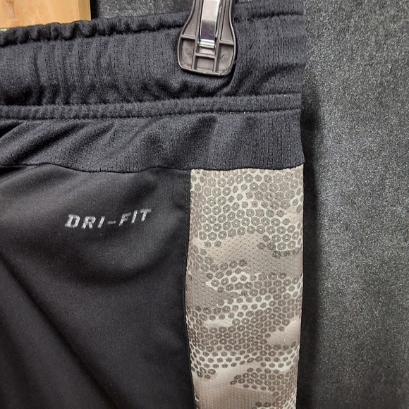 Nike Dri-FIT Authentic Performance Apparel - Picture 5 of 14